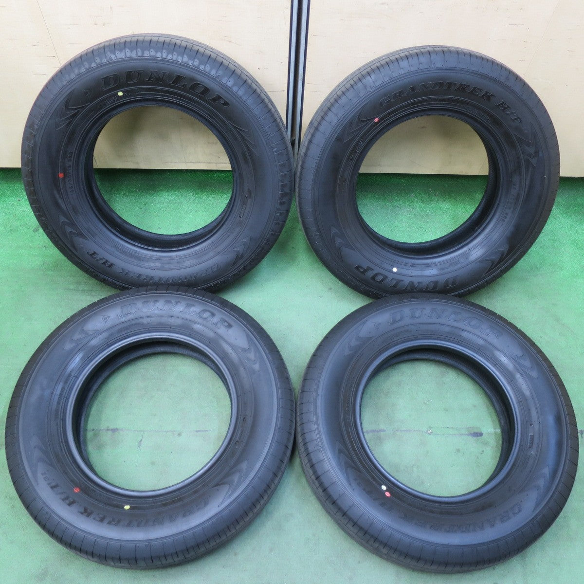 新車外し！25年★195/80R15 ダンロップ グラントレック H/T 31 タイヤ 15インチ ハイエース ジムニー シエラ 等★5122209イノタ