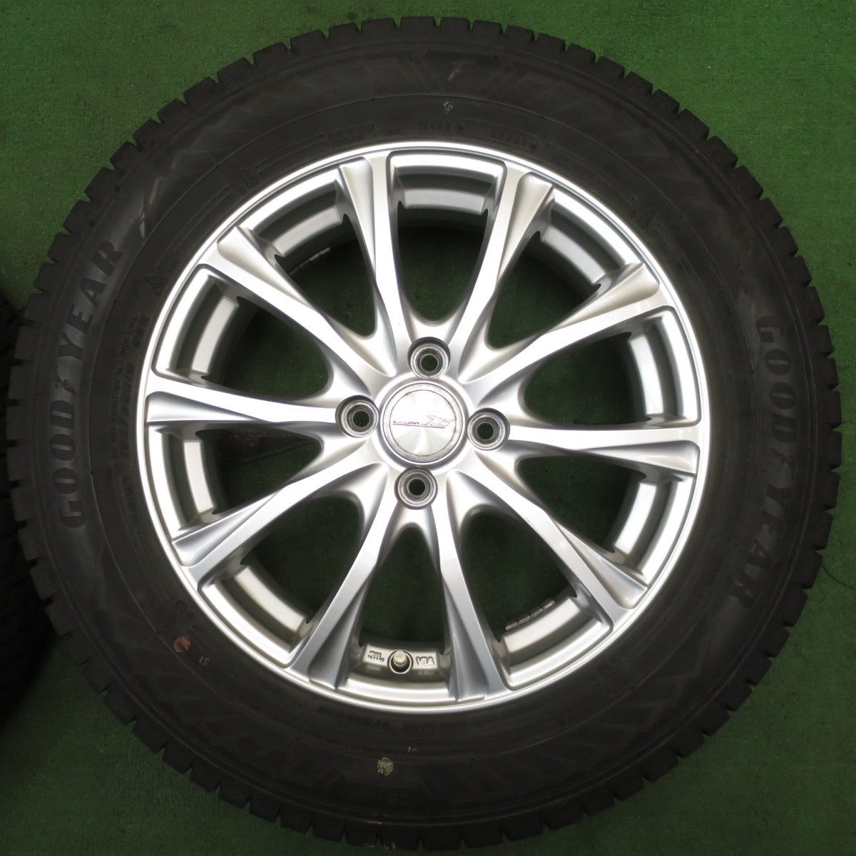 キレイ！21年★スタッドレス 195/65R16 グッドイヤー アイスナビ8 ILLUGA 16インチ PCD100/4H★5062102NJス