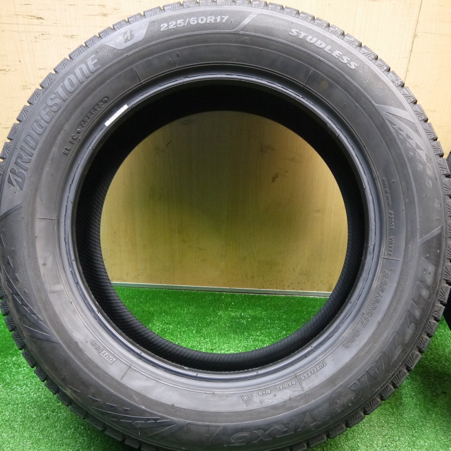 バリ溝！23年！9.5分★スタッドレス 225/60R17 ブリヂストン ブリザック VRX3 タイヤ 17インチ アルファード ヴェファイア 等★5111206Hスタ