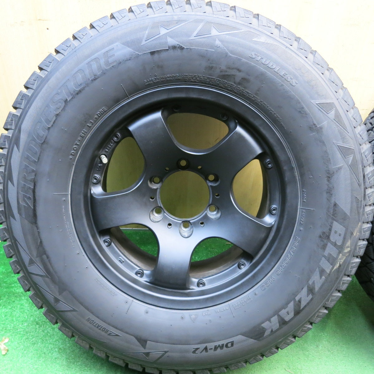 バリ溝！キレイ！9分☆スタッドレス 265/70R16 ブリヂストン