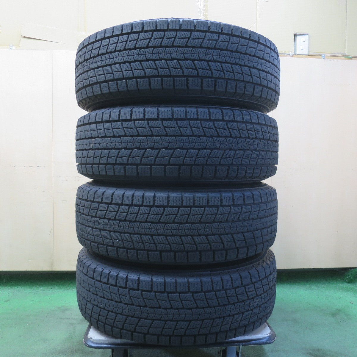 バリ溝！24年！キレイ！9.5分★スタッドレス 225/65R17 ダンロップ ウインターマックス SJ8 SJ8+ AIRNOVA エアノヴァ 17インチ PCD114.3/5H★6041803イノ