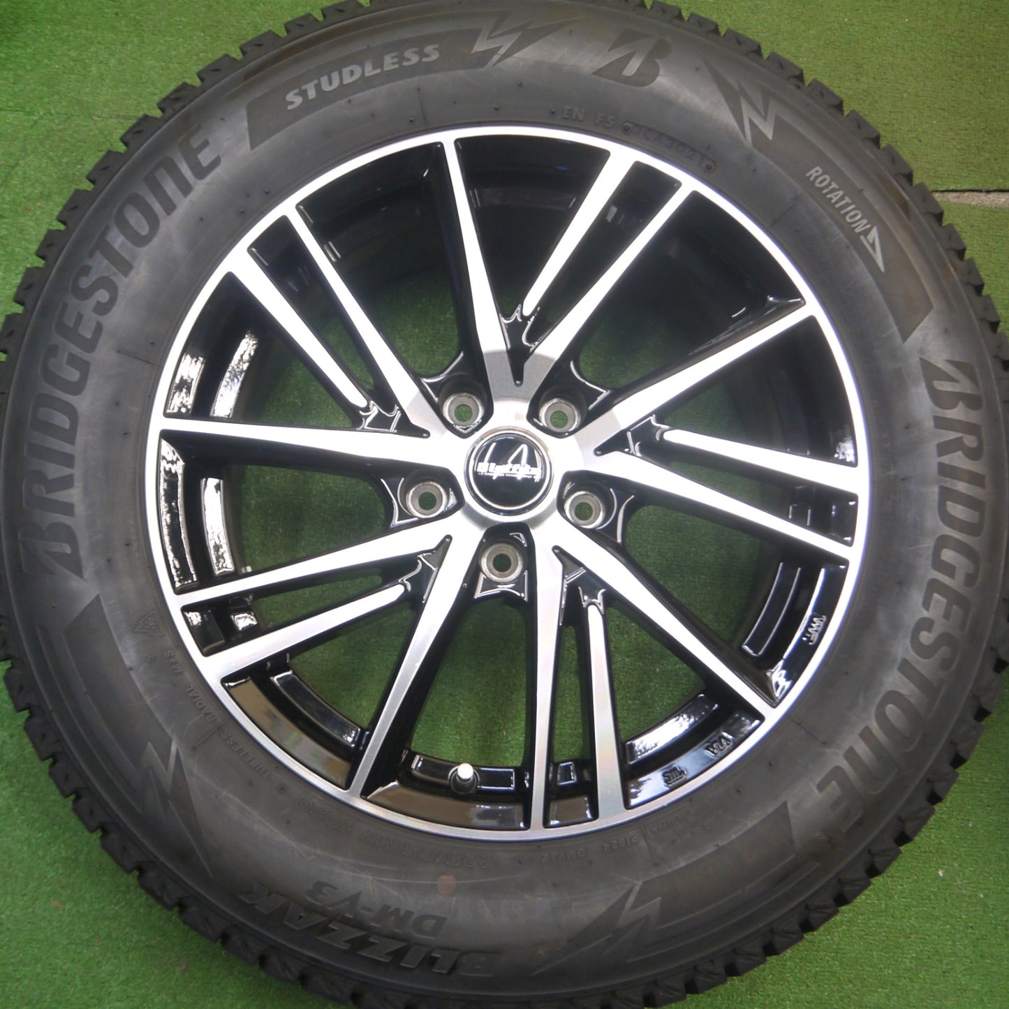 [送料無料] バリ溝！21年！キレイ！9.5分★スタッドレス 225/65R17 ブリヂストン ブリザック DM-V3 Laffite LW-06 ラフィット 17インチ PCD114.3/5H★5022805Hス