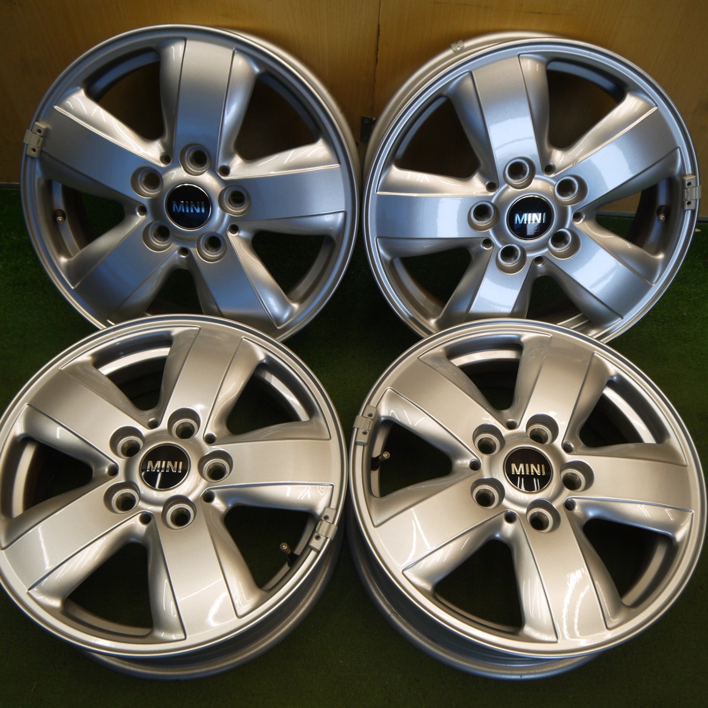 キレイ★MINI ミニ F55 F56 純正 ホイール 15インチ 15×5.5J PCD114.3/5H★6052504Hホ