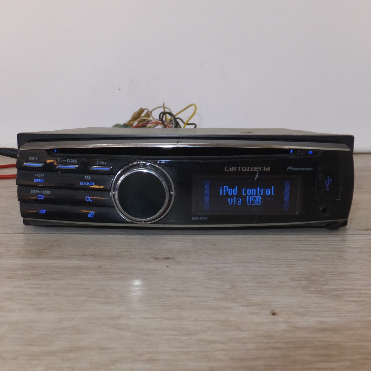 [送料無料] ★カロッツェリア carrozzeria カーオーディオ 1Dメインユニット DEH-P760[82]★