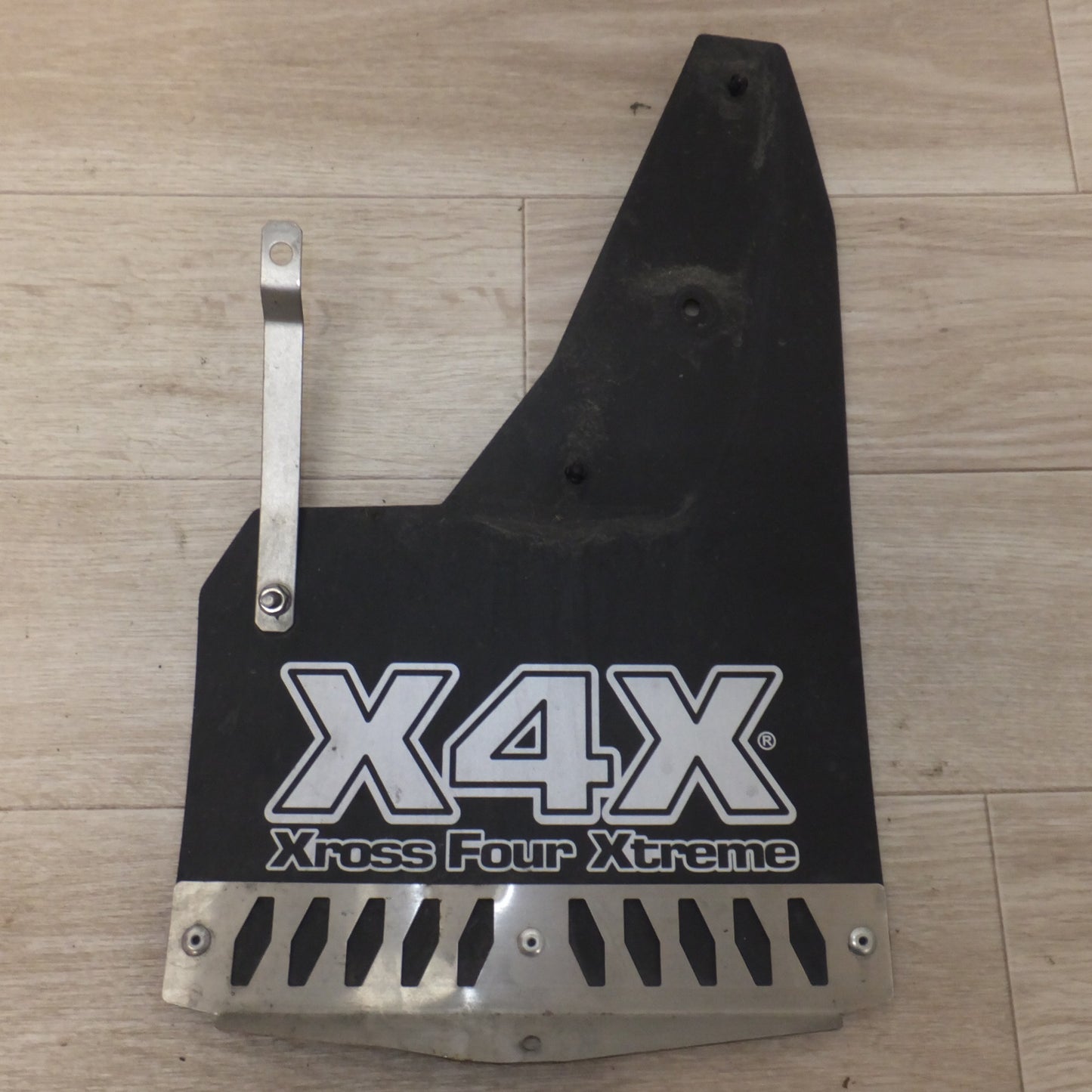 [送料無料] ★オートフラッグス X4X マッドフラップ 3枚　三菱 デリカ D:5 CV1W★