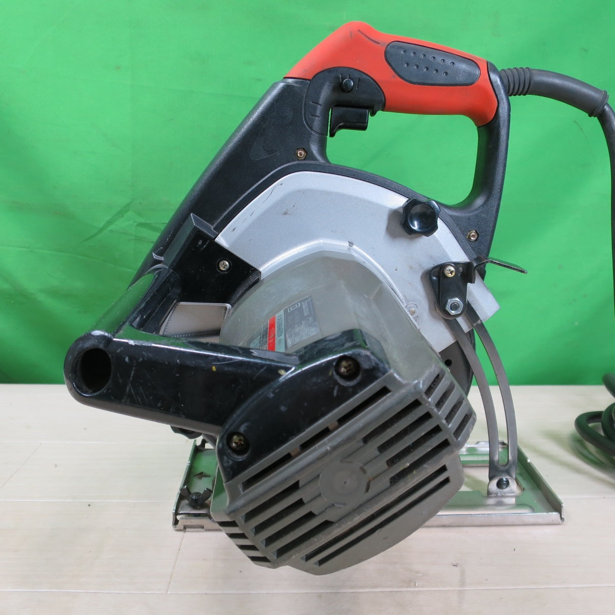 [送料無料] ☆新ダイワ 180mm 防塵 カッター B18NⅡ 電動 工具 切断機 防じん コード式 B18N2 やまびこ Shindaiwa 100V☆