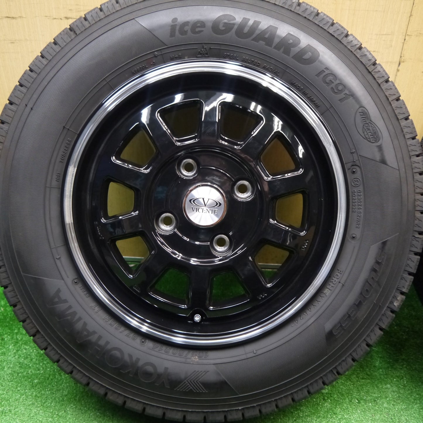 バリ溝！24年！キレイ！9.5分以上★スタッドレス 165/80R14 97/95N ヨコハマ アイスガード iG91 VICENTE-06 ヴィセンテ 14インチ PCD114.3/4H★5112603Hス