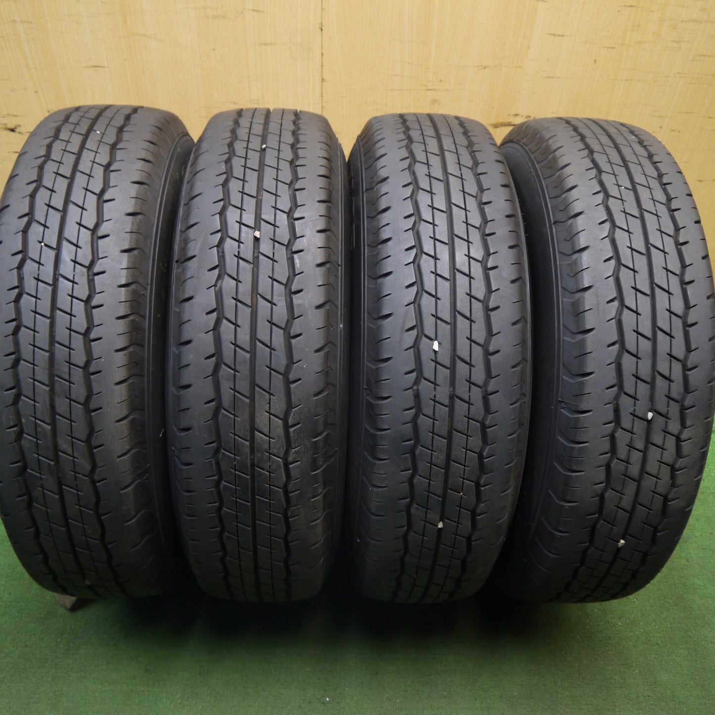 バリ溝！22年！キレイ！9.5分★トヨタ 200系 ハイエース 純正 スチール 195/80R15 107/105N ダンロップ SP175N 15インチ PCD139.7/6H★5073002Hノ