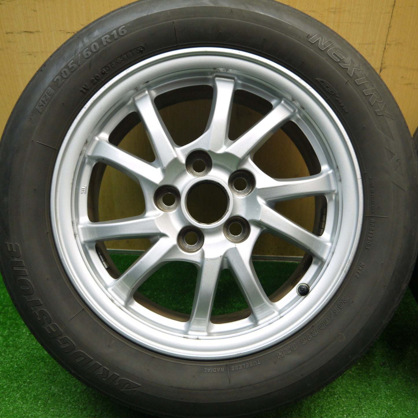 バリ溝！9.5分★トヨタ プリウス α 純正 205/60R16 ブリヂストン ネクストリー エコピア トーヨー トランパス MPZ 16インチ PCD114.3/5H★5110505Hノ