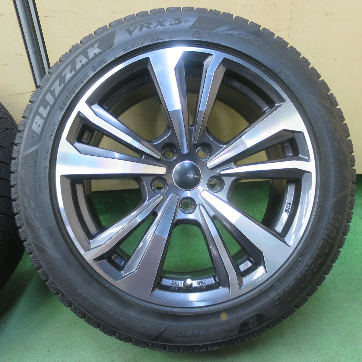 超バリ溝！24年！キレイ！ほぼ10分★BMW 等 smartline 365 225/50R17 スタッドレス ブリヂストン ブリザック VRX3 スマートライン 17インチ PCD112/5H★6041404イス