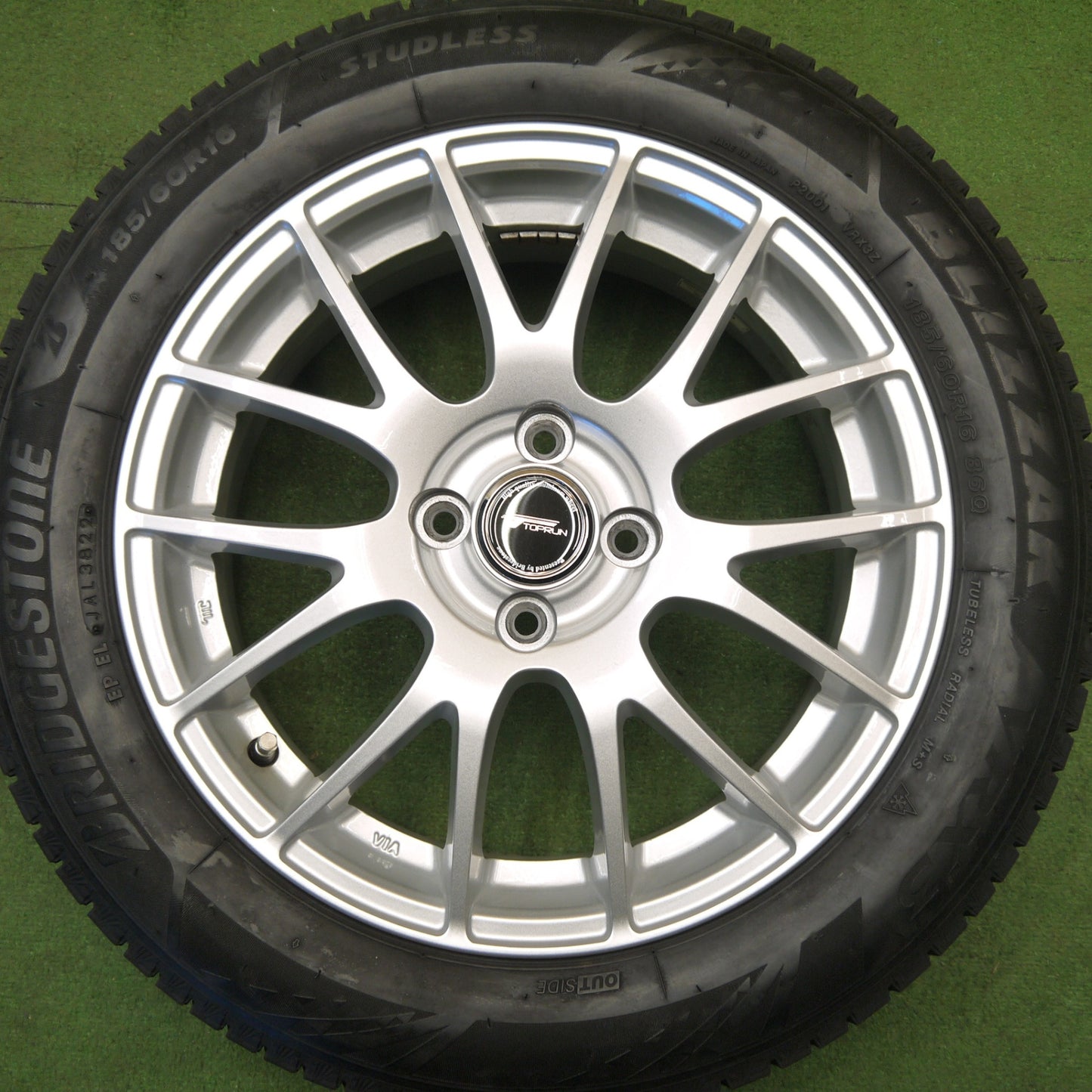バリ溝！22年！キレイ！9.5分★スタッドレス 185/60R16 ブリヂストン ブリザック VRX3 TOPRUN トップラン 16インチ PCD100/4H★6021302Hス