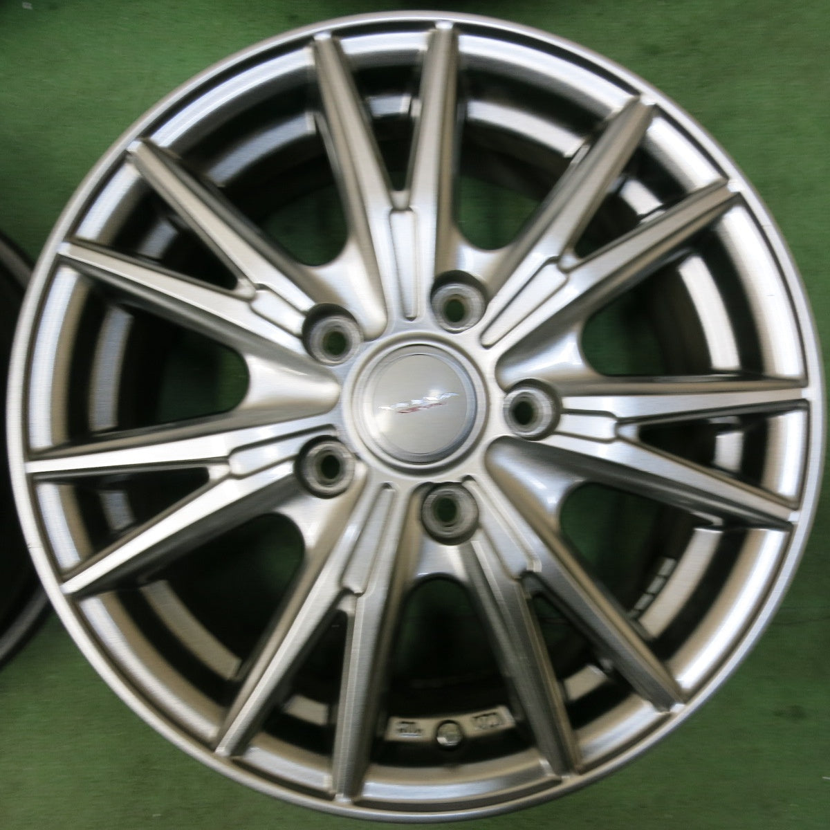 [送料無料] キレイ★VELVA KEVIN weds ホイール 15インチ 15×6J ヴェルヴァ ケヴィン ケビン PCD114.3/5H★5021408SYホ