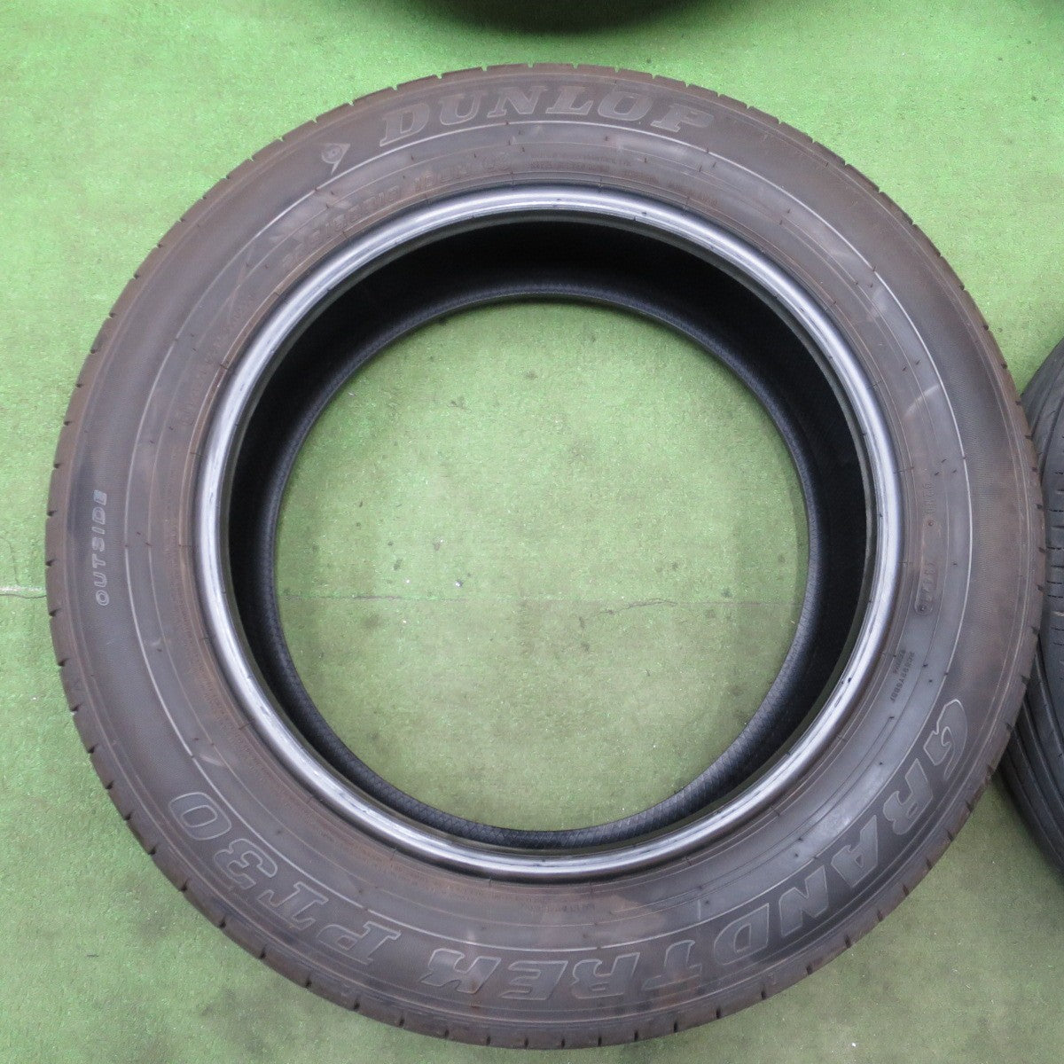 バリ溝！23年！9.5分★225/60R18 ダンロップ グラントレック PT30 タイヤ 18インチ ハリアー RAV4 エクストレイル 等★6022301NGノタ
