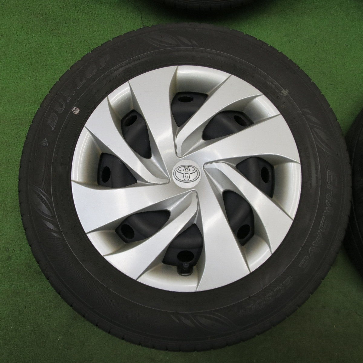 キレイ★トヨタ ヤリス 純正 スチール 175/70R14 ダンロップ エナセーブ EC300+ 14インチ PCD100/4H★6021402ナノ