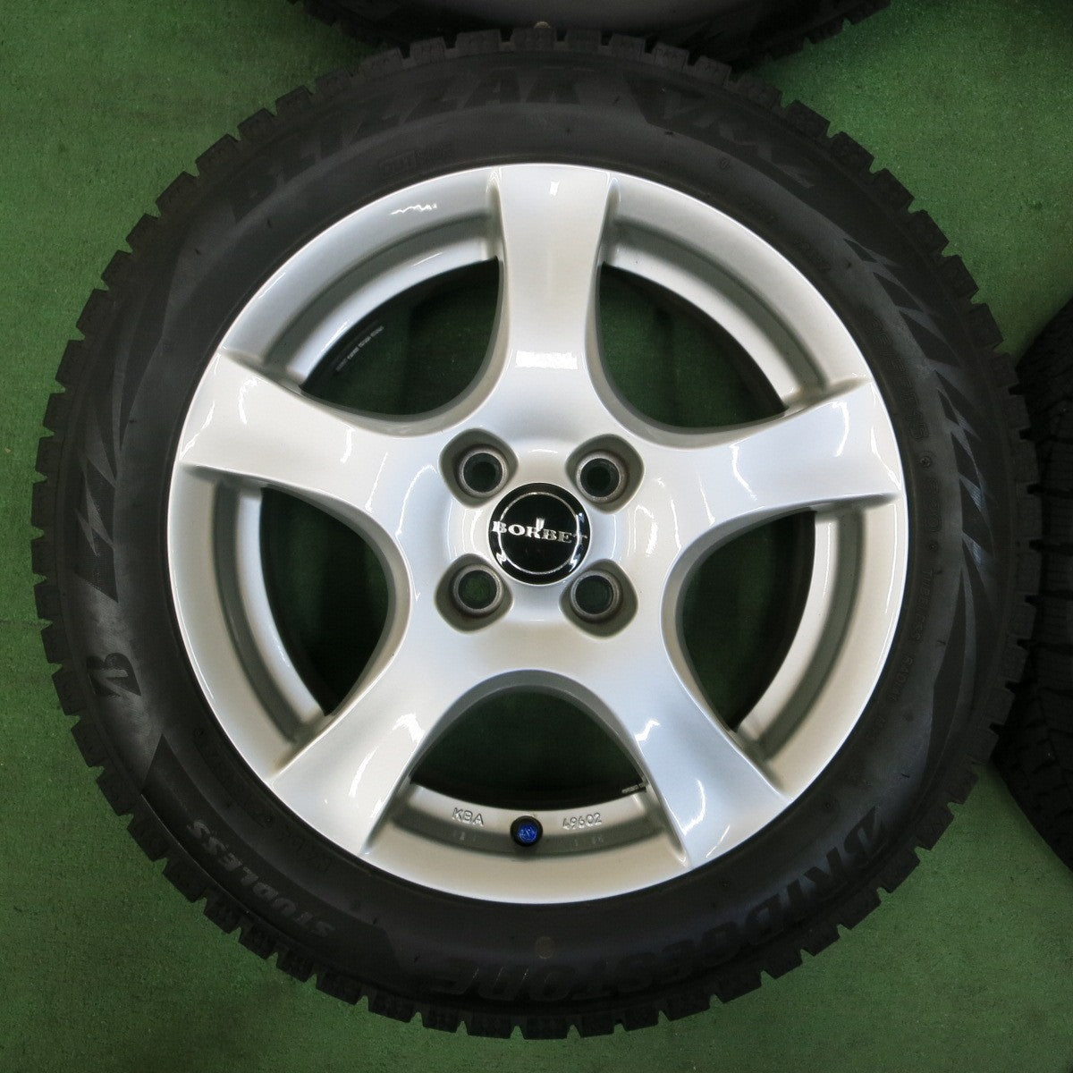 [送料無料] バリ溝！21年！キレイ！9.5分★FIAT フィアット 500 等 BORBET 185/55R15 スタッドレス ブリヂストン ブリザック VRX2 ボルベット PCD98/4H★4111210SYス