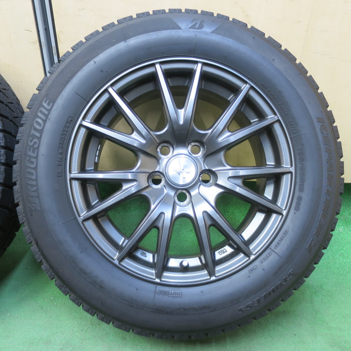 バリ溝！23年！キレイ！9.5分★プリウス 等 195/65R15 スタッドレス ブリヂストン アイスパートナー2 VELVA SPORT ヴェルヴァ 15インチ PCD100/5H★5080606イス