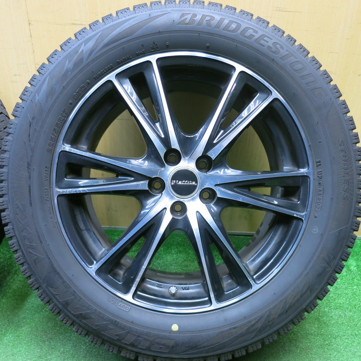 バリ溝！22年！9分★フォレスター XV 等 225/55R17 スタッドレス ブリヂストン ブリザック VRX2 Laffite ラフィット 17インチ PCD100/5H★6011101HAス