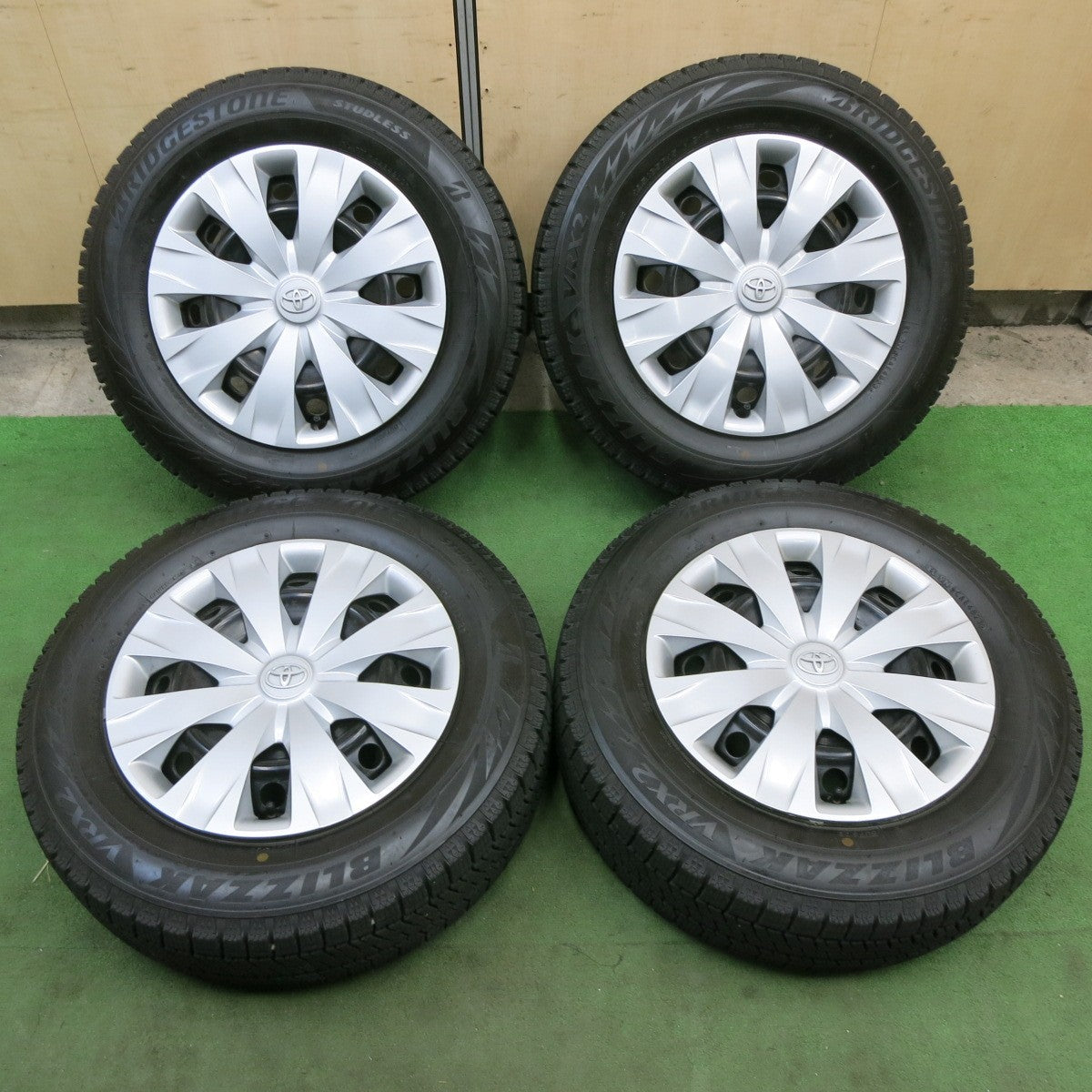 バリ溝！23年！キレイ！9分★トヨタ 80系 ヴォクシー ノア 純正 スチール 195/65R15 スタッドレス ブリヂストン ブリザック VRX2 15インチ PCD114.3/5H★6012306ナス