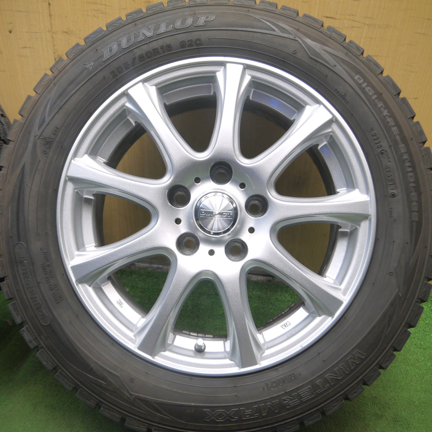 *送料無料* バリ溝！キレイ！9.5分★スタッドレス 205/60R16 ダンロップ ウインターマックス WM01 DUFACT デュファクト 16インチ PCD114.3/5H★4072901Hス