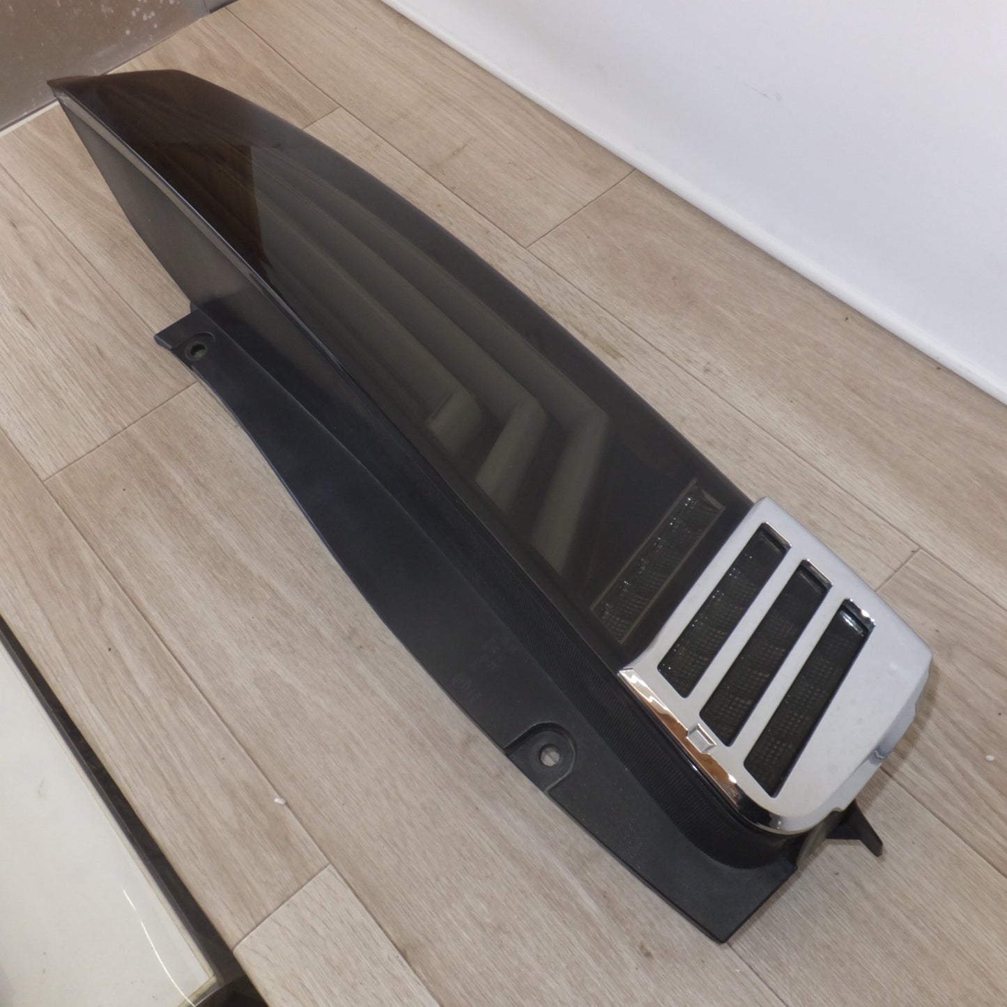 [送料無料] ★ヴァレンティ valenti VL LEDテール REVO ライトスモーク/ブラッククローム TT80NVO-SB-1　ノア ヴォクシー エスクァイア ZRR80系★