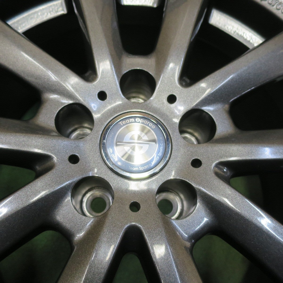バリ溝！23年！キレイ！9.5分★アウディ 等 235/65R17 スタッドレス ブリヂストン ブリザック DM-V3 Team Sparco チームスパルコ 17インチ PCD112/5H★5090403イス