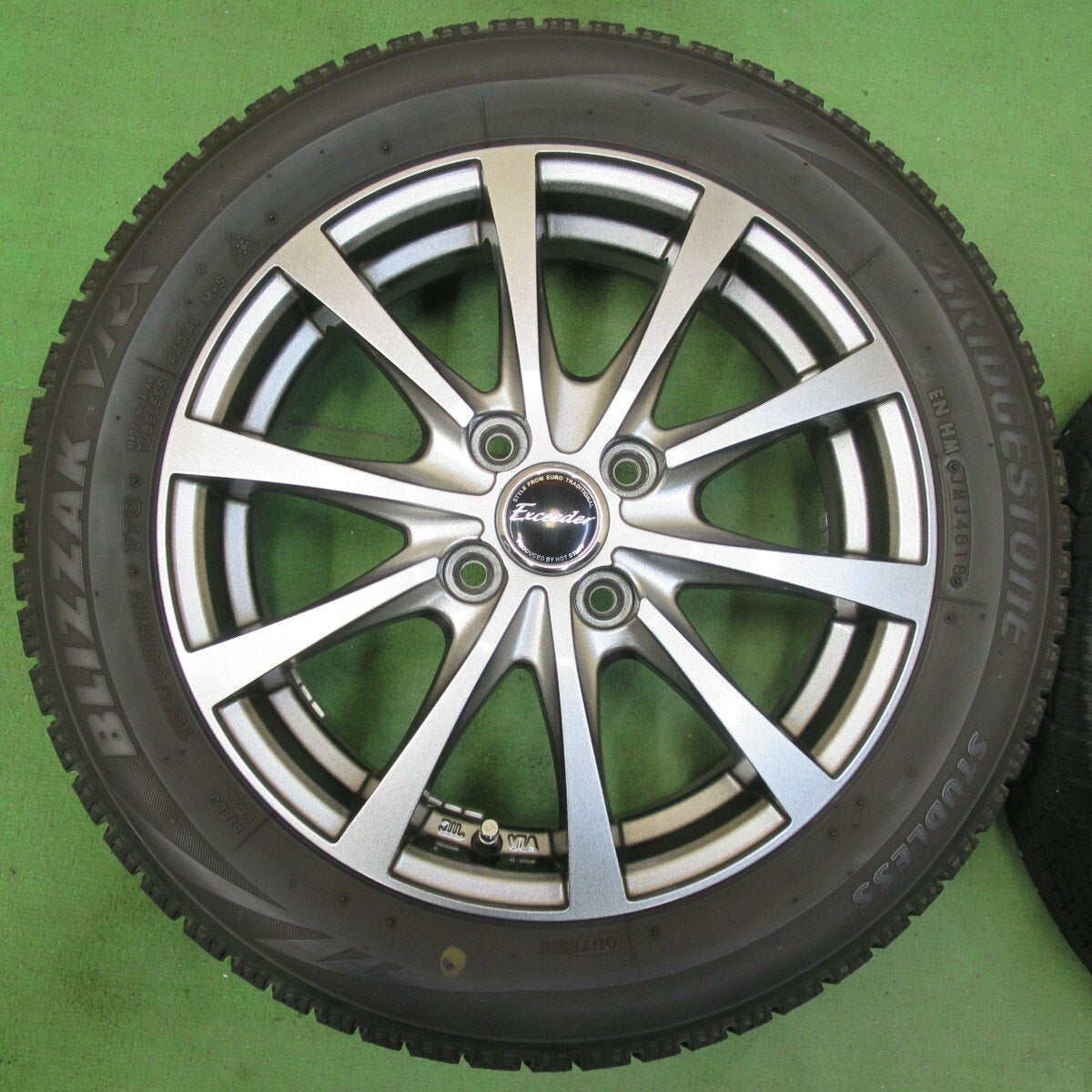 キレイ★スタッドレス 165/60R15 ブリヂストン ブリザック VRX Exceeder エクシーダー 15インチ ハスラー ソリオ 等 PCD100/4H★5032709イス