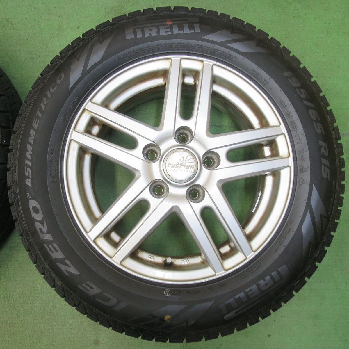 バリ溝！24年！9.5分以上★スタッドレス 195/65R15 ピレリ アイスゼロ アシンメトリコ ravrion ラブリオン 15インチ PCD114.3/5H★5122602イス