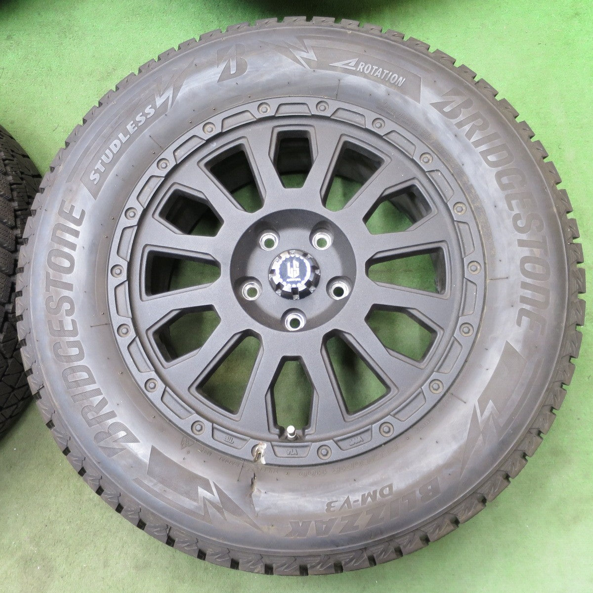 超バリ溝！24年！キレイ！ほぼ10分★ジープ 等 265/60R18 スタッドレス ブリヂストン ブリザック DM-V3 LS AVENTURA 阿部商会 ラ・ストラーダ アベンチュラ 18インチ PCD127/5H★6032001ナス
