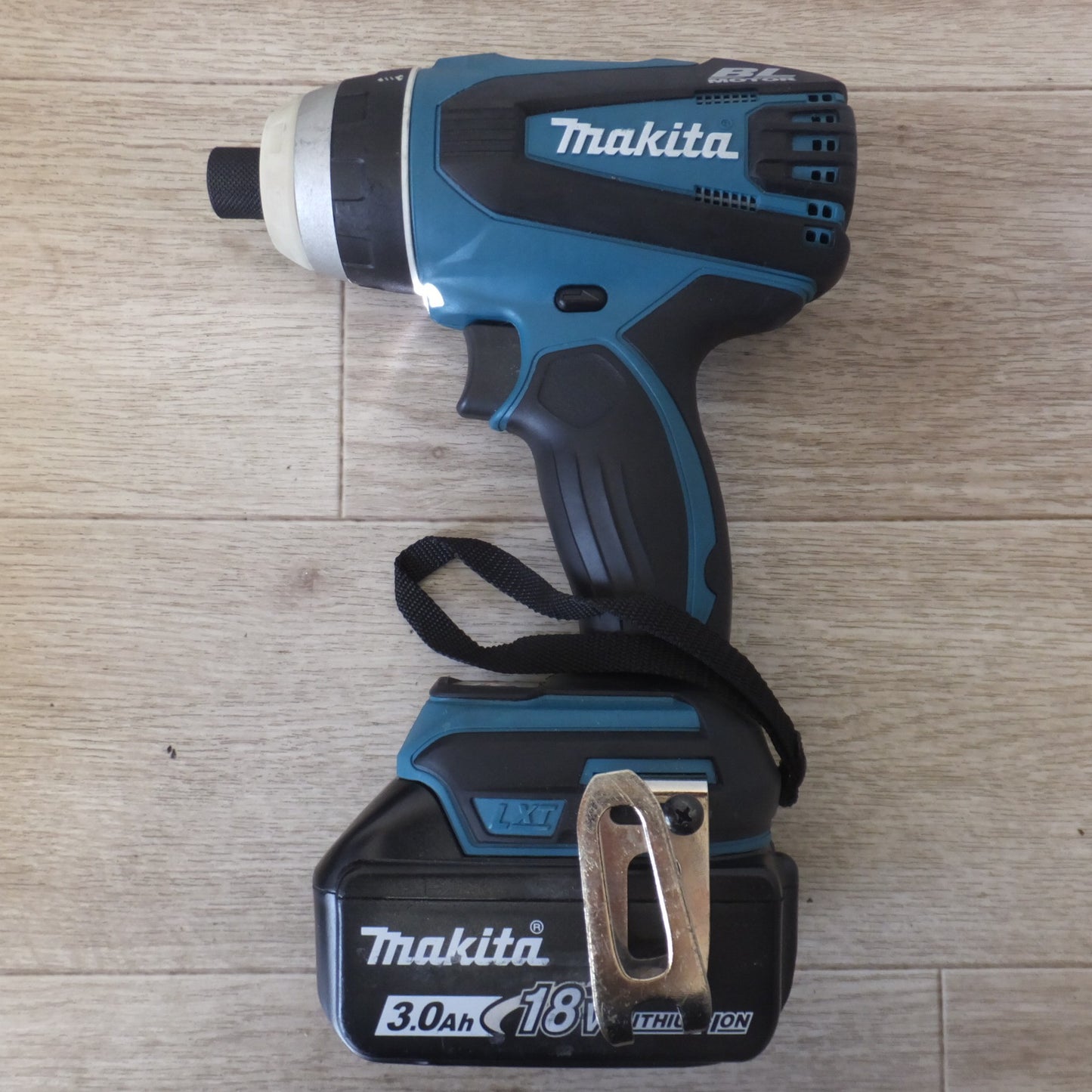 [送料無料] キレイ★マキタ makita 充電式4モードインパクトドライバ TP141DRFX 18V★