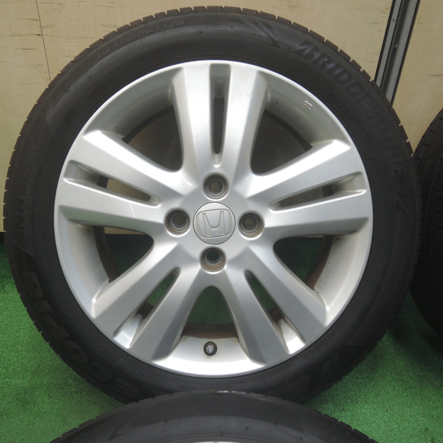 *送料無料* バリ溝！22年！9.5分★ホンダ フィット 純正 185/55R16 ブリヂストン エコピア NH200C 16インチ PCD100/4H★4033002SYノ