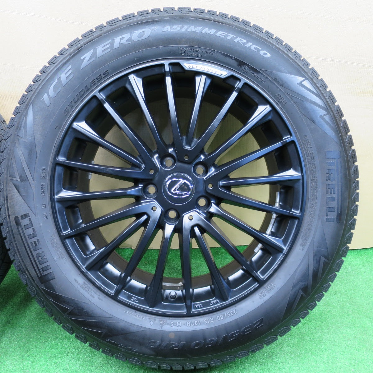 センサー付！バリ溝！23年！キレイ！9.5分★レクサス NX 等 Lehrmeister LF-FORCE 235/60R18 スタッドレス ピレリ アイスゼロ アシンメトリコ レアマイスター 18インチ PCD114.3/5H★6011001NKス