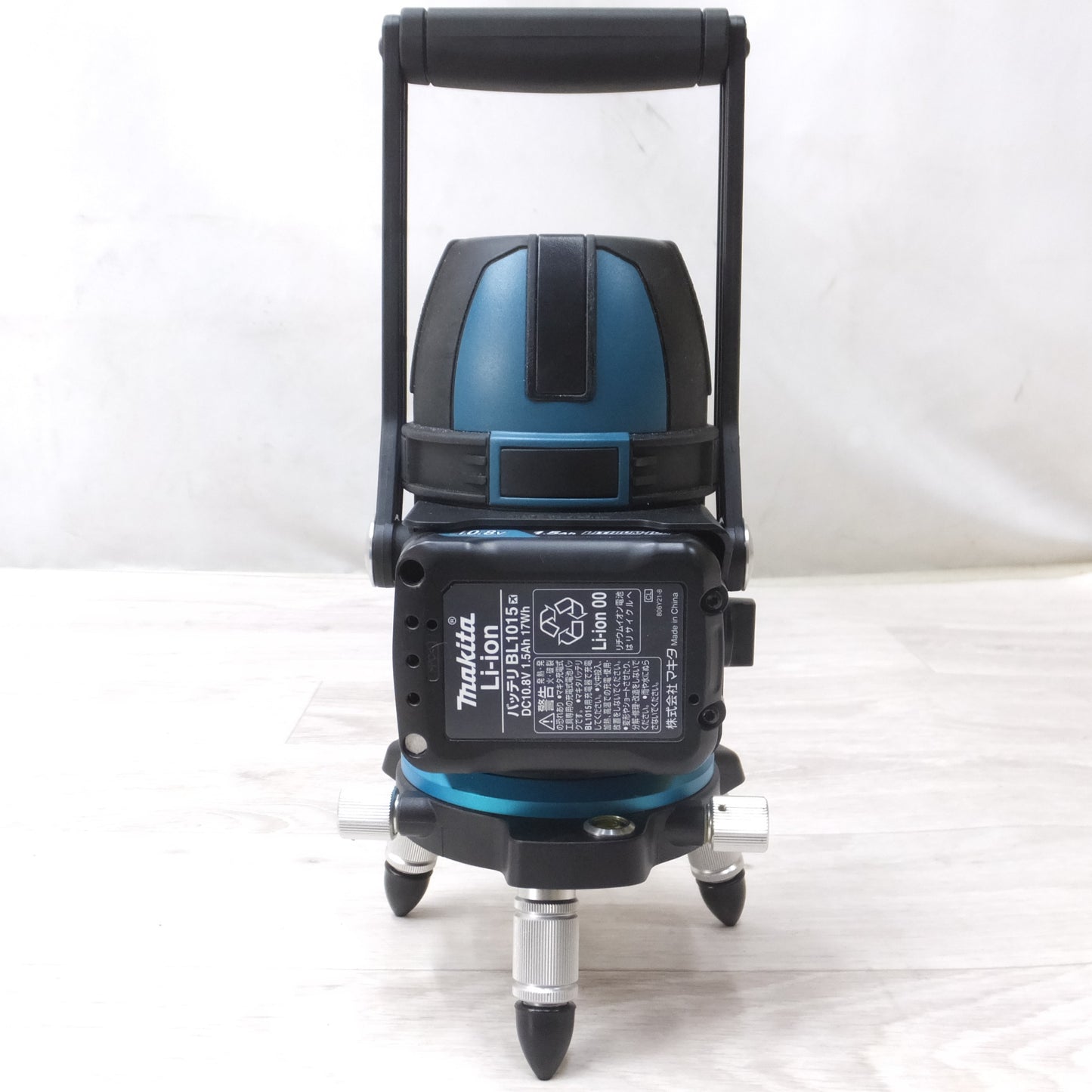 [送料無料] キレイ◆makita マキタ 充電式 屋内・野外兼用 墨出し器 SK209GD 10.8V バッテリー 充電器 LDG-3 受光器 三脚付き◆