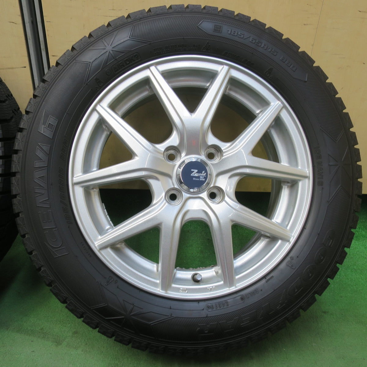 バリ溝！キレイ！9.5分★スタッドレス 185/65R15 グッドイヤー アイスナビ6 Zmeist M5 15インチ PCD100/4H★5121304イス