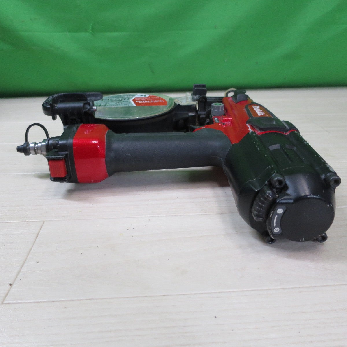 [送料無料] キレイ☆マキタ 41mm 高圧 エア ビス打ち機 AR411HR 赤 ケース付き エア 工具☆