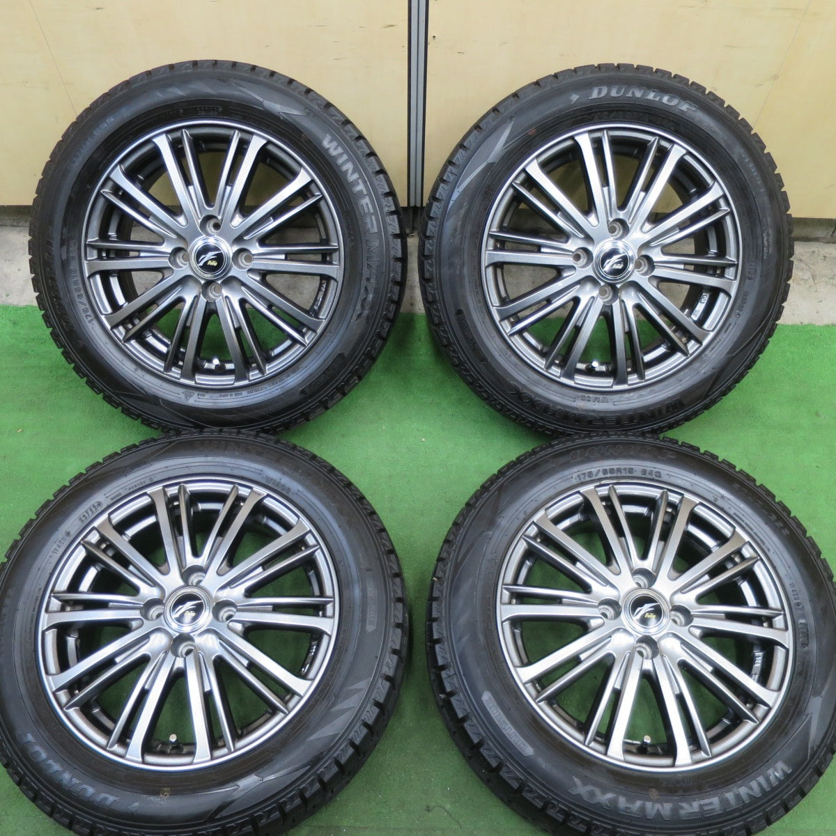 バリ溝！22年！キレイ！9.5分★スタッドレス 175/65R15 ダンロップ ウインターマックス WM02 Fang ファング 15インチ PCD100/4H★5112507TTス