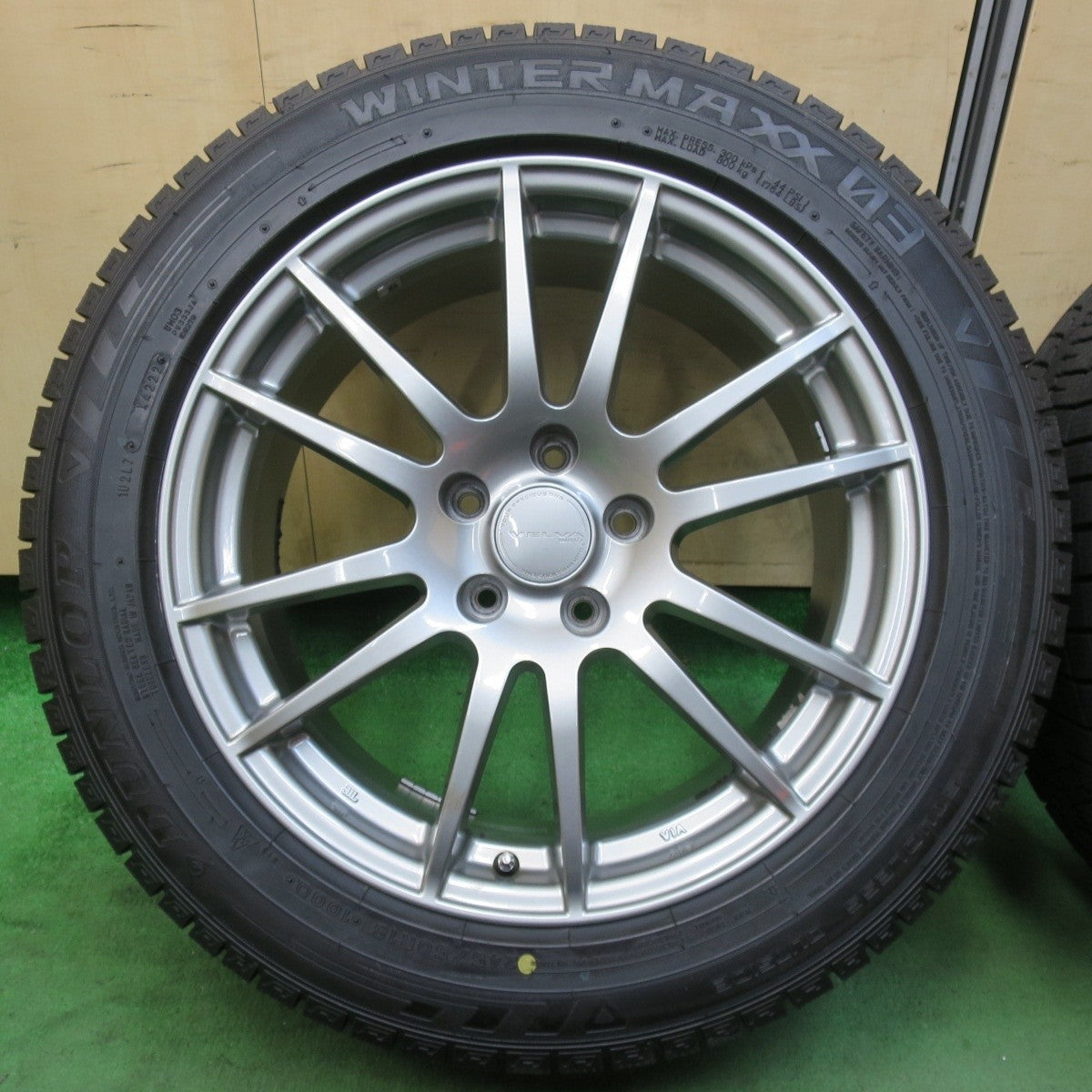 バリ溝！22年！キレイ！9.5分以上★スタッドレス 245/50R18 ダンロップ ウインターマックス 03 VELVA ヴェルヴァ 18インチ PCD114.3/5H★5012504イス