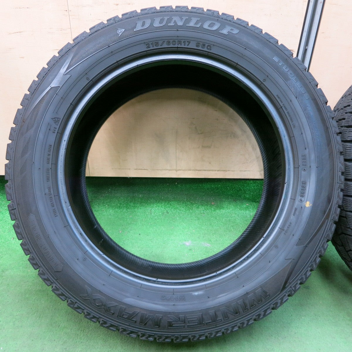 [送料無料] バリ溝！20年！9.5分★スタッドレス 215/60R17 ダンロップ ウインターマックス WM02 タイヤ 17インチ エスティマ C-HR 等★4123006イスタ