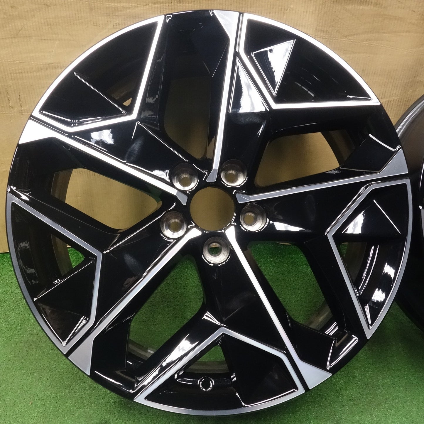 4本価格★シトロエン DS4 純正 ホイール 19インチ 19×7J PCD108/5H★6031504KTホ