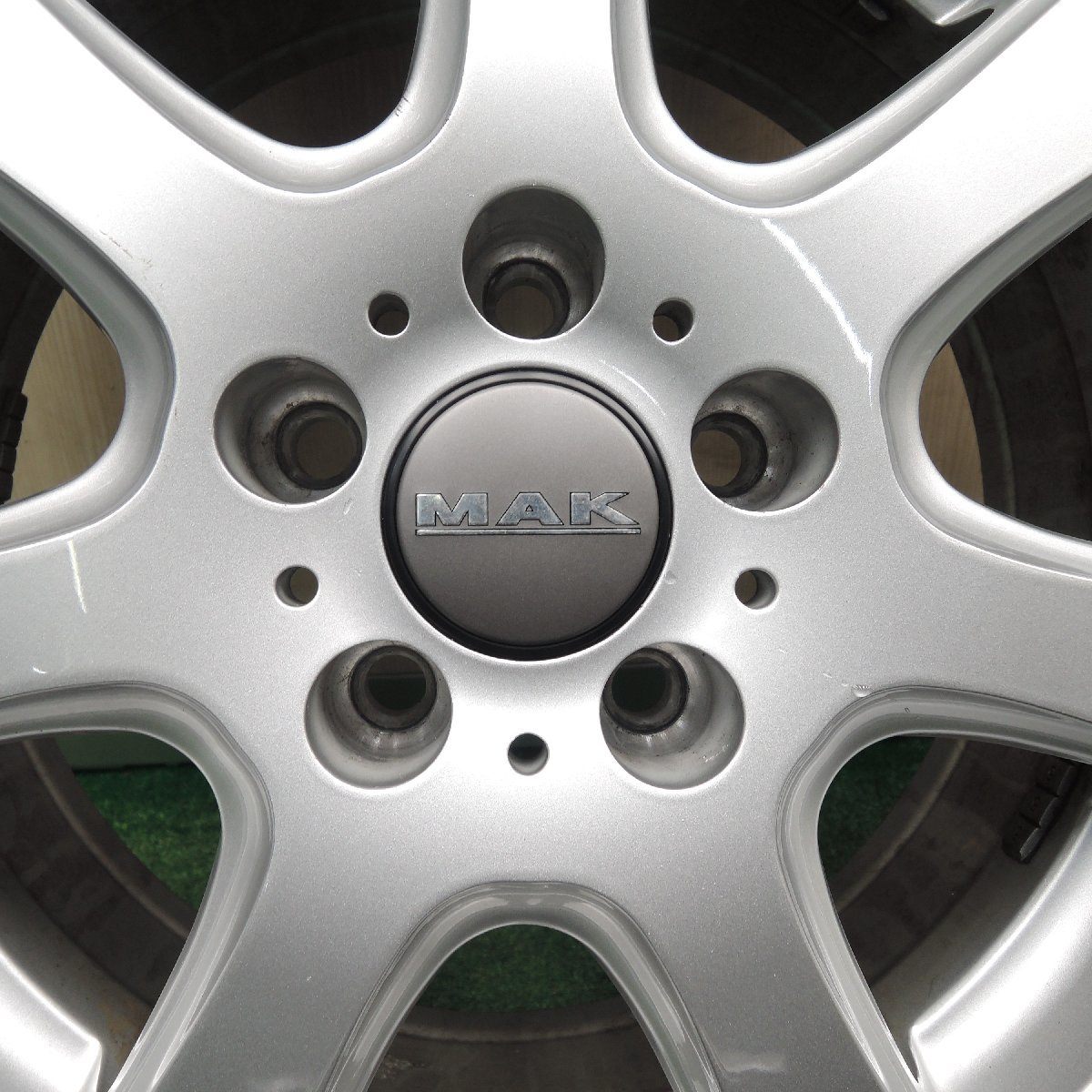 バリ溝！キレイ！9.5分★ワーゲン 等 MAK 215/55R16 スタッドレス グッドイヤー アイスナビ6 16インチ PCD112/5H★4010906TNス