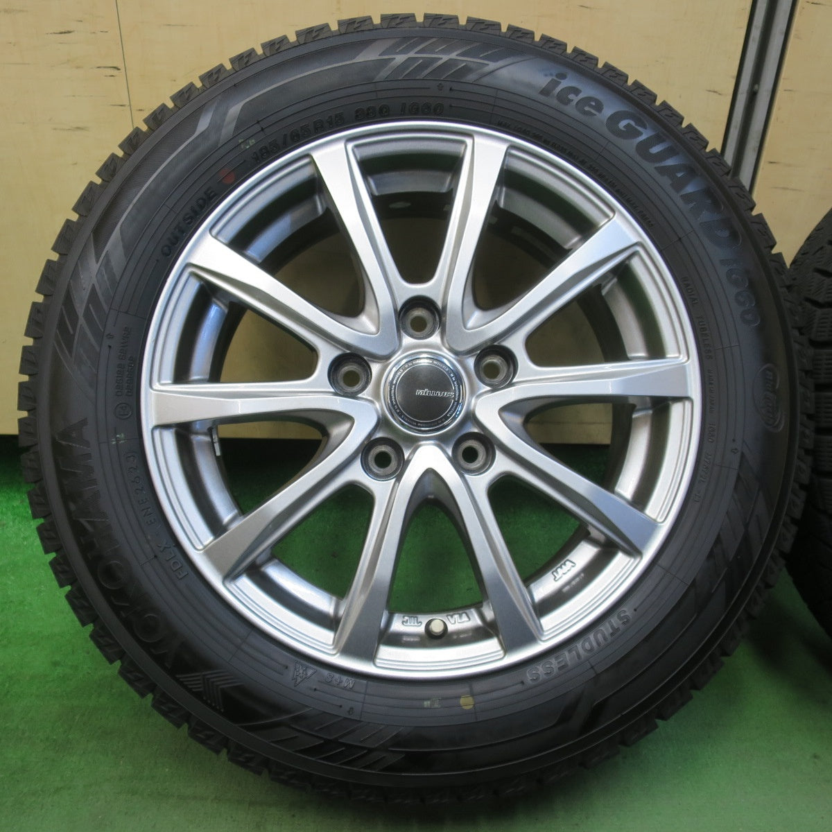 バリ溝！23年！キレイ！9.5分以上★スタッドレス 185/65R15 ヨコハマ アイスガード iG60 MiLLOUS ミルアス 15インチ PCD114.3/5H★5112906イス