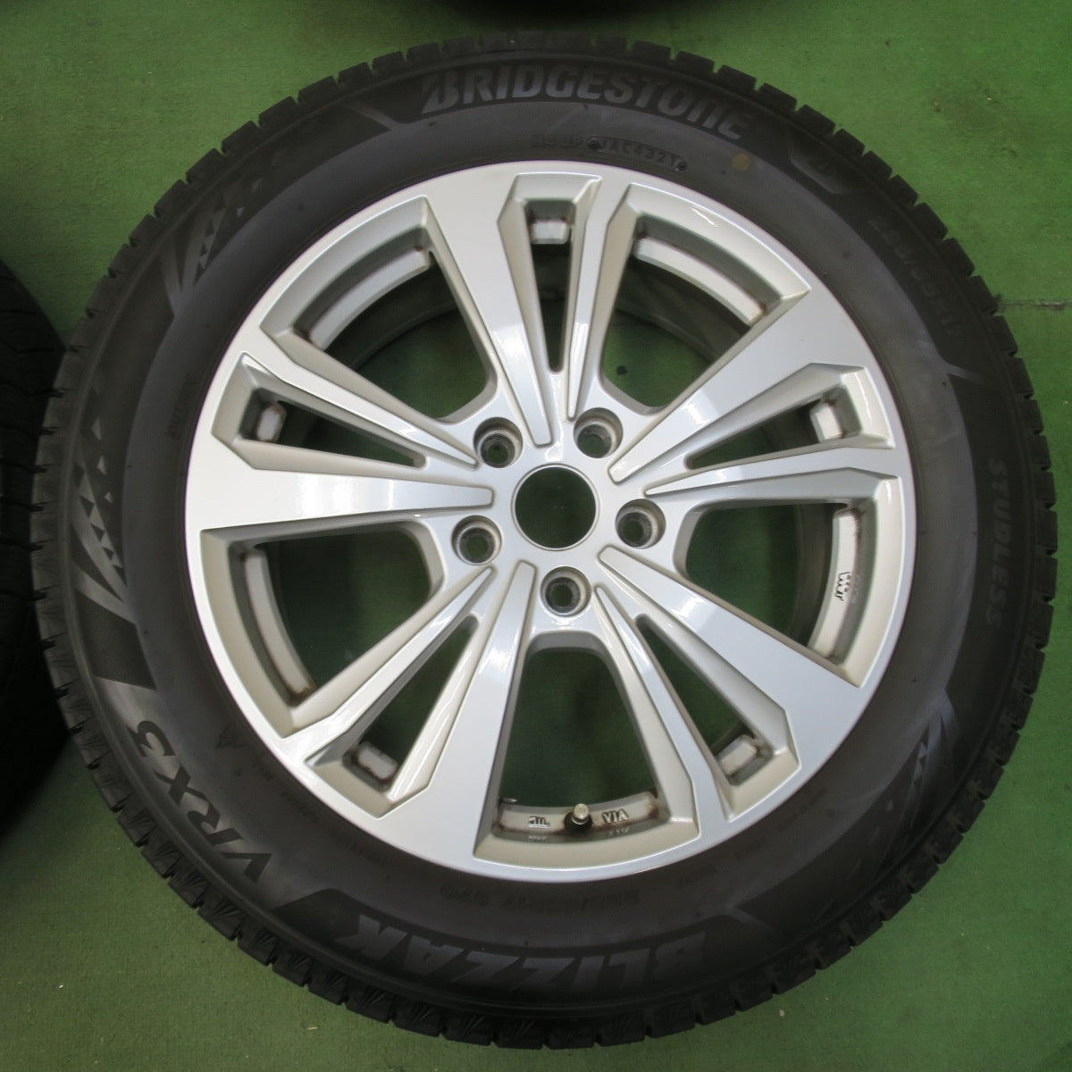 バリ溝！21年！9.5分★MINI ミニ 等 smartline 365 225/55R17 スタッドレス ブリヂストン ブリザック VRX3 スマートライン 17インチ PCD112/5H★5110901IMス