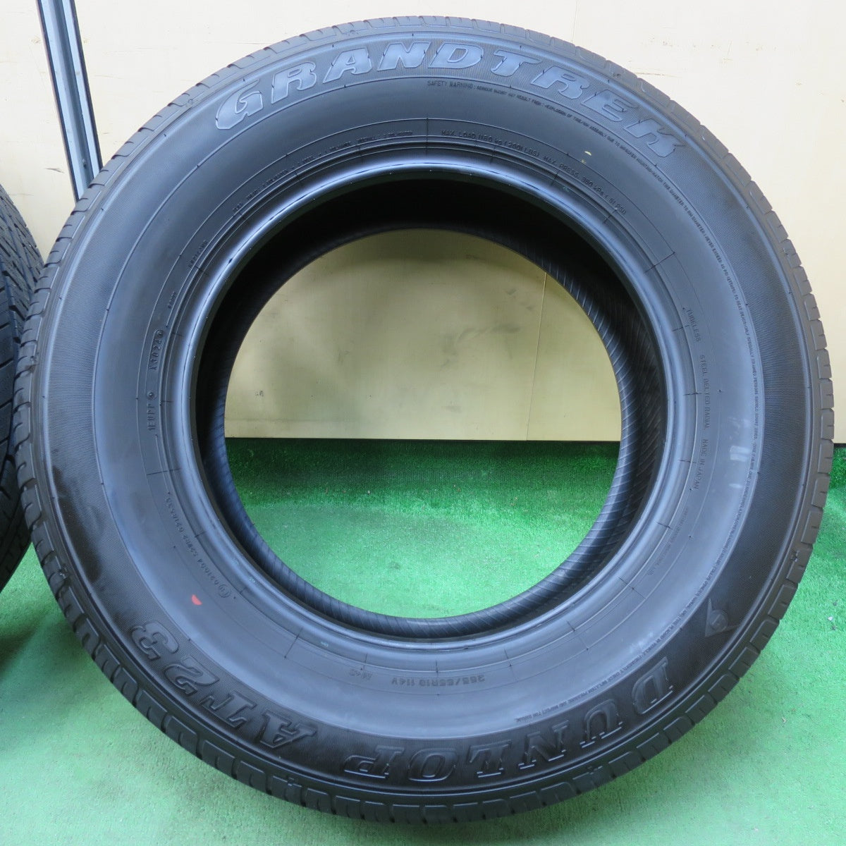 [送料無料] 新車外し！24年★265/65R18 ダンロップ AT23 グラントレック タイヤ 18インチ ランクル 300 250 等★5010409イノタ