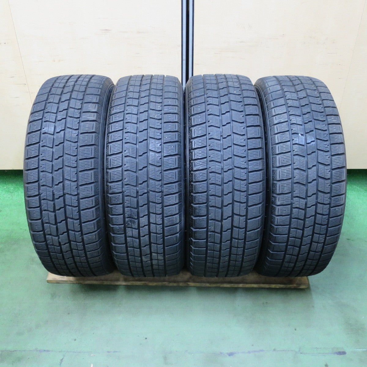 バリ溝！キレイ！9.5分★XV 等 225/55R17 スタッドレス グッドイヤー アイスナビ7 LAUFBAHN ラウフバーン 17インチ PCD100/5H★5111901TTス