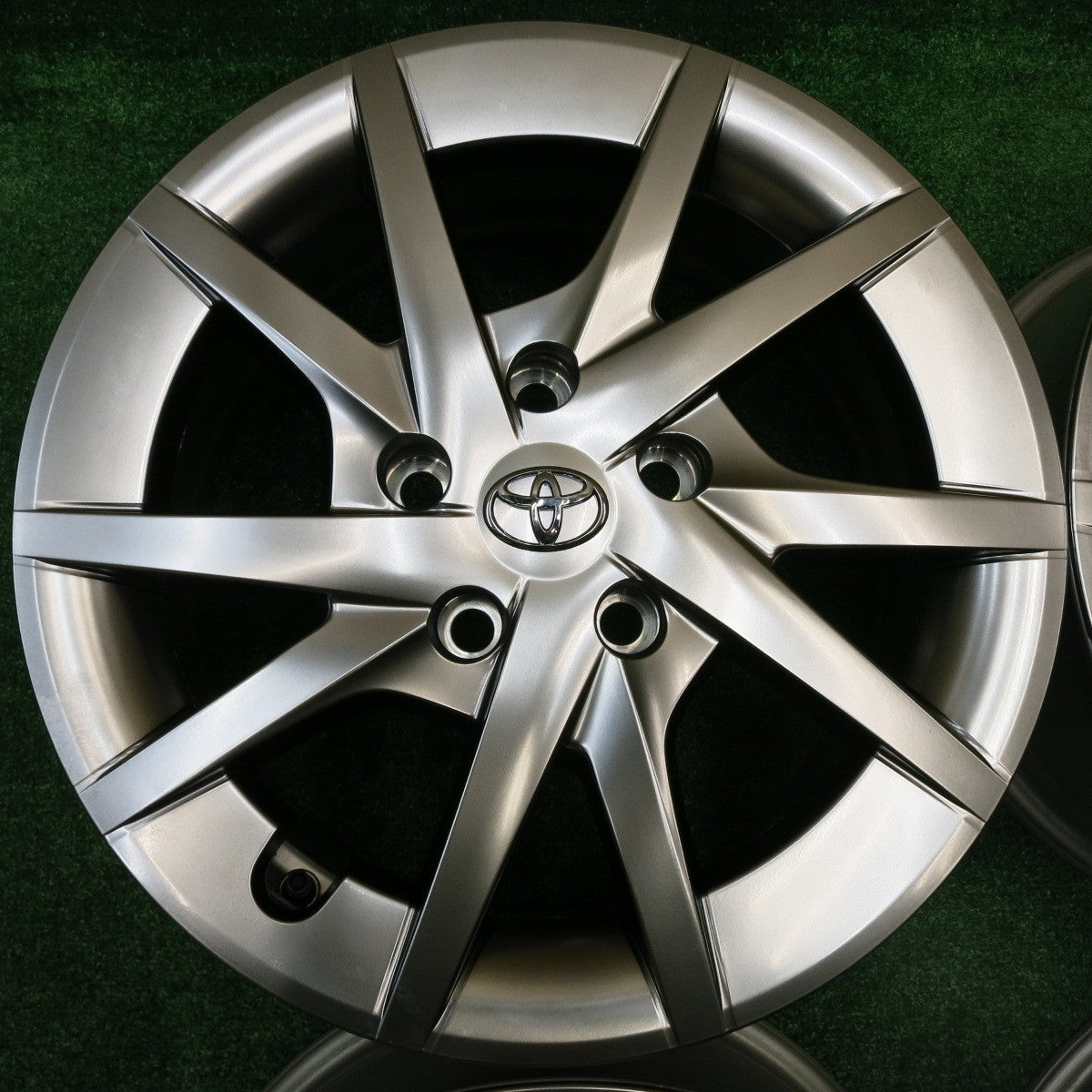 新車外し★トヨタ プリウスα 純正 ホイール 16インチ 16×6.5J PCD114.3/5H★5101208HAホ