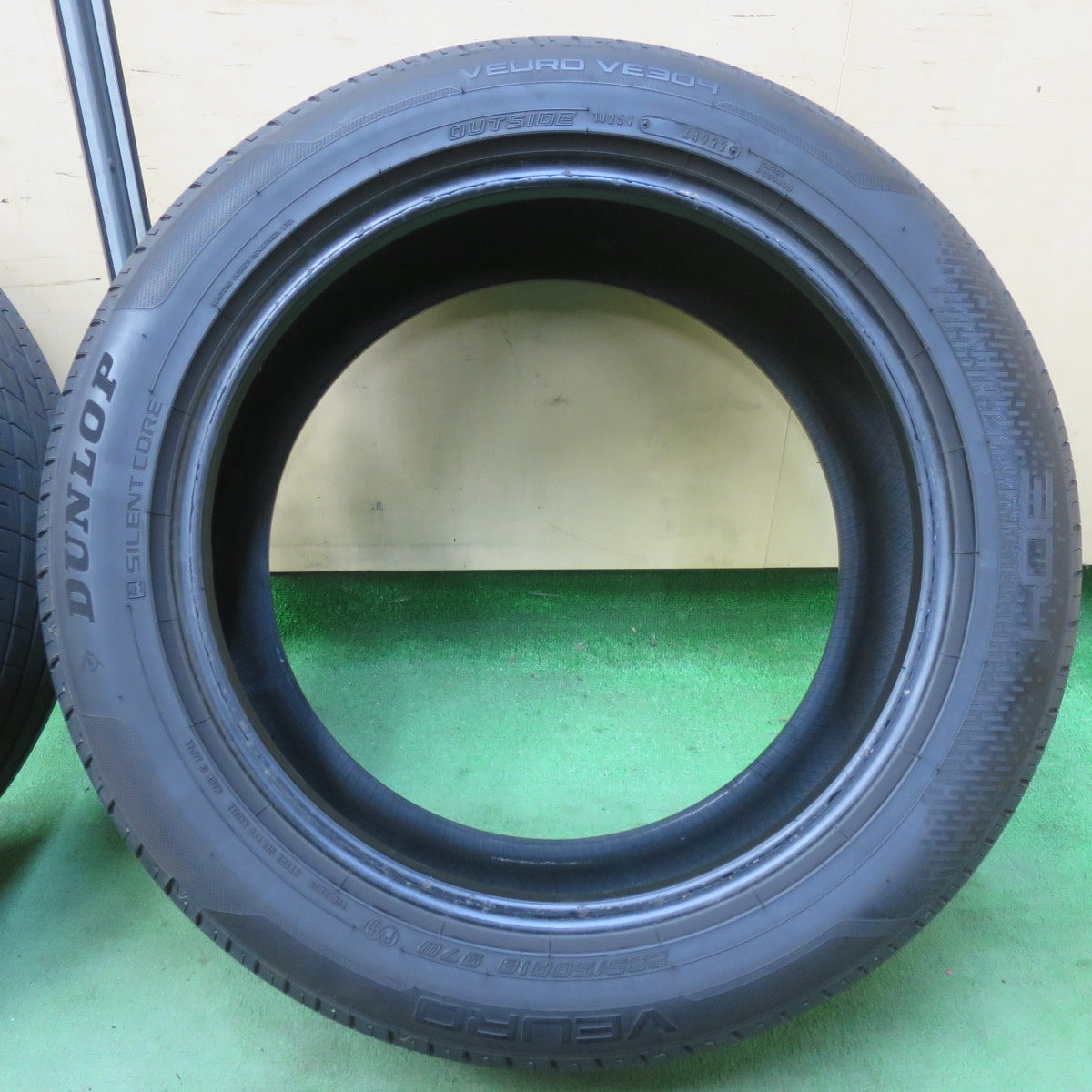 バリ溝！22年！9分★235/50R18 ダンロップ VEURO VE304 タイヤ 18インチ レクサス LS アルファード ヴェルファイア 等★5122019イノタ