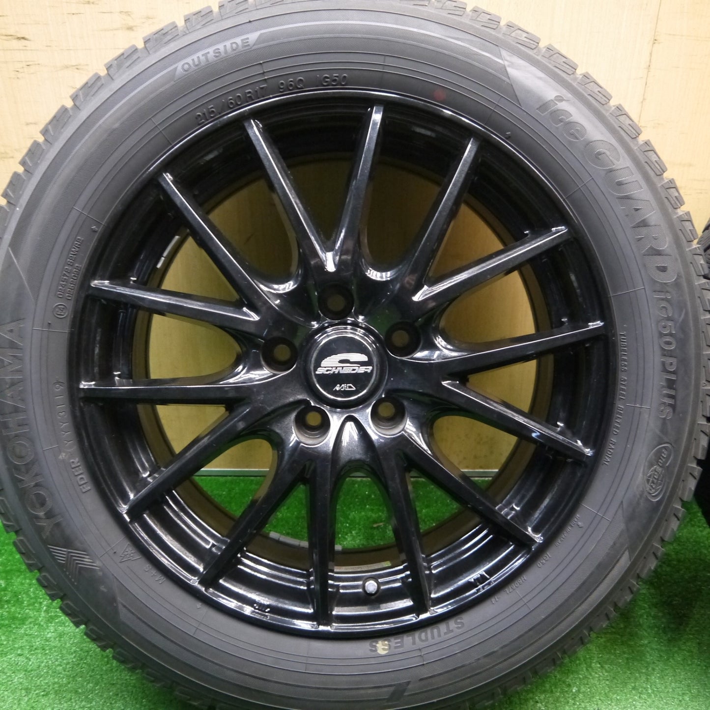 バリ溝！キレイ！9.5分★スタッドレス 215/60R17 ヨコハマ アイスガード iG50 プラス SCHNEIDER MiD シュナイダー 17インチ PCD114.3/5H★5122201Hス
