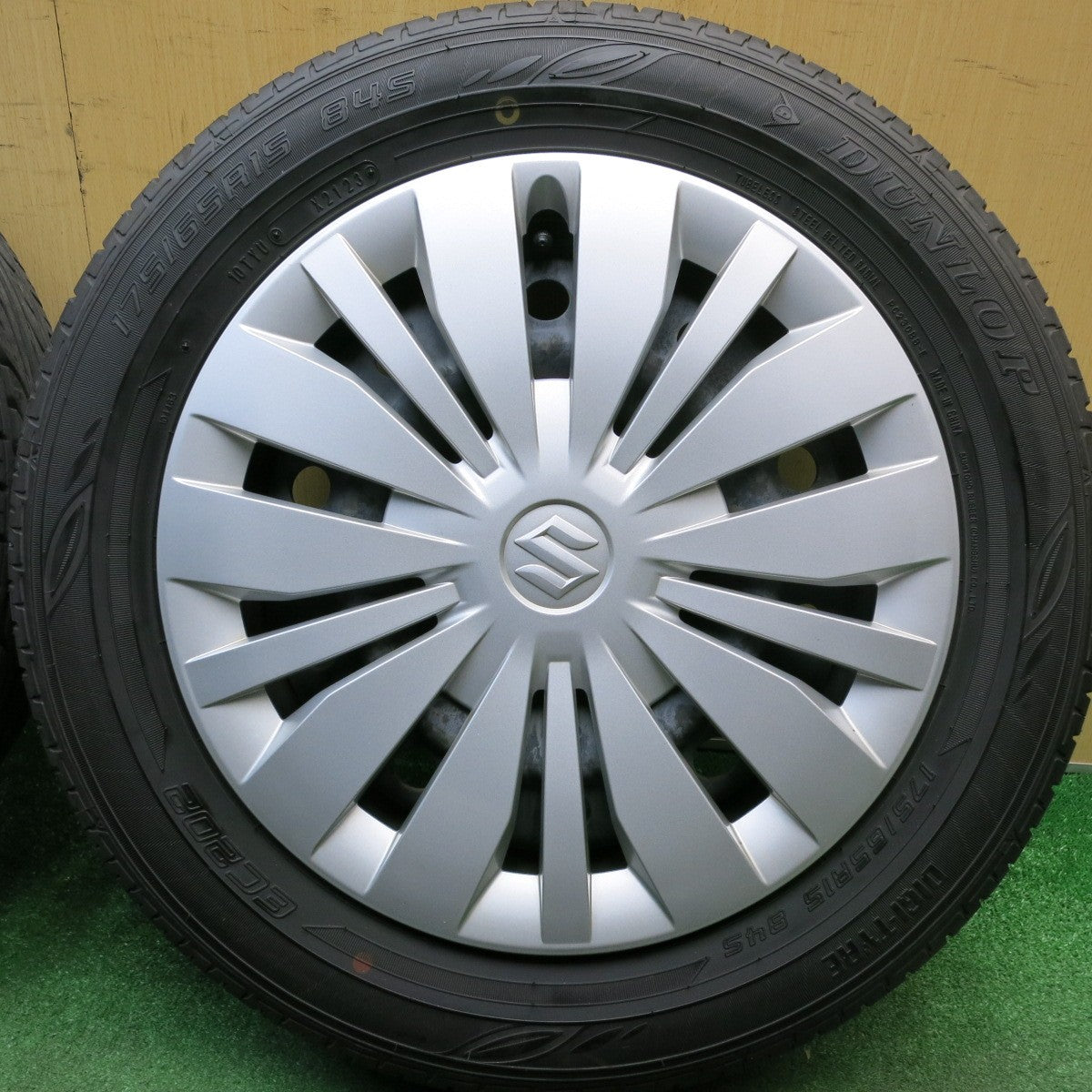 バリ溝！23年！9.5分★スズキ スイフト 純正 スチール 175/65R15 ダンロップ EC202 15インチ PCD100/4H★6022304HAノ