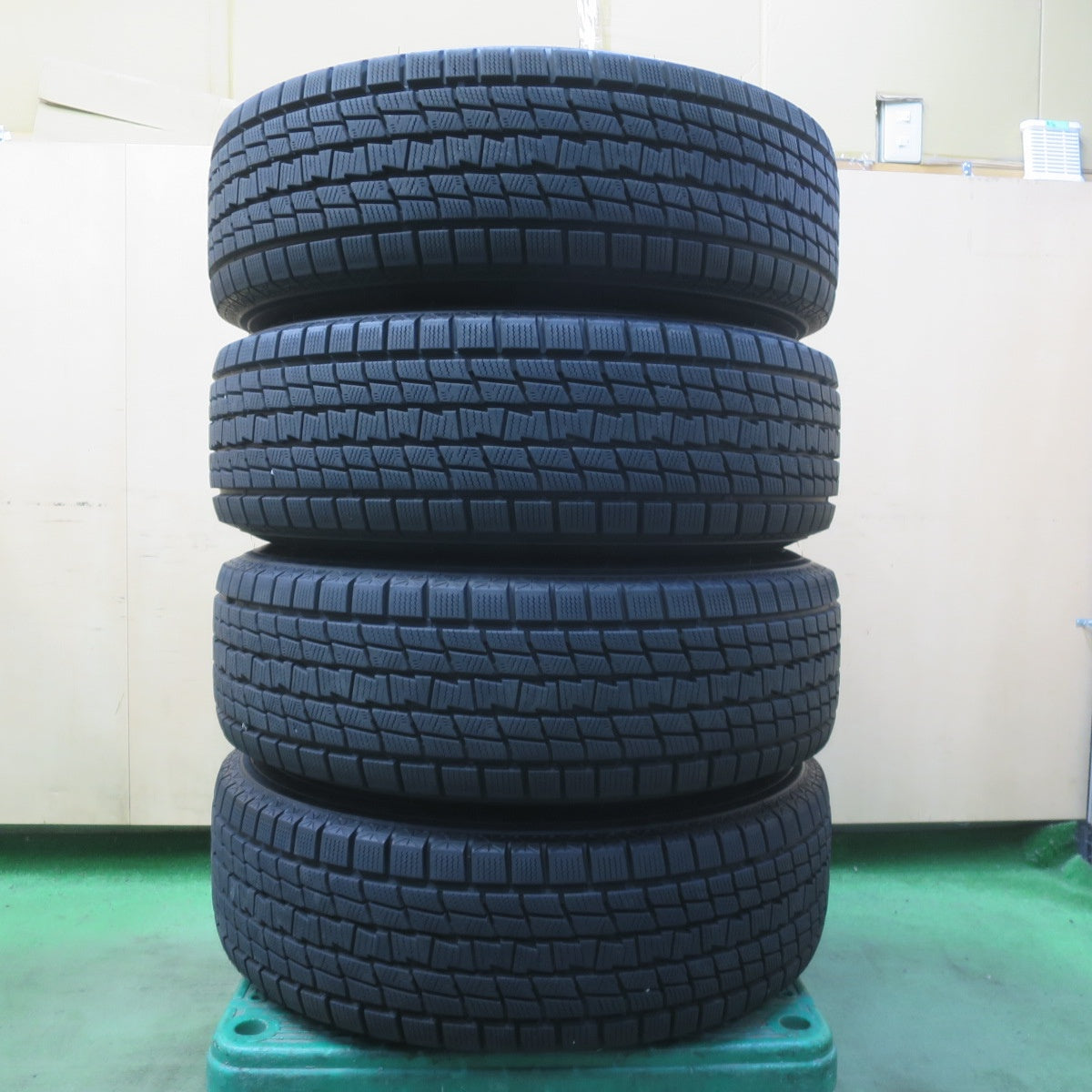 バリ溝！キレイ！9.5分◎LOXARNY ROCK KELLY 632 215/70R16 スタッドレス グッドイヤー アイスナビ SUV ロクサーニ ロックケリー 16インチ PCD114.3/5H◎6061508イス