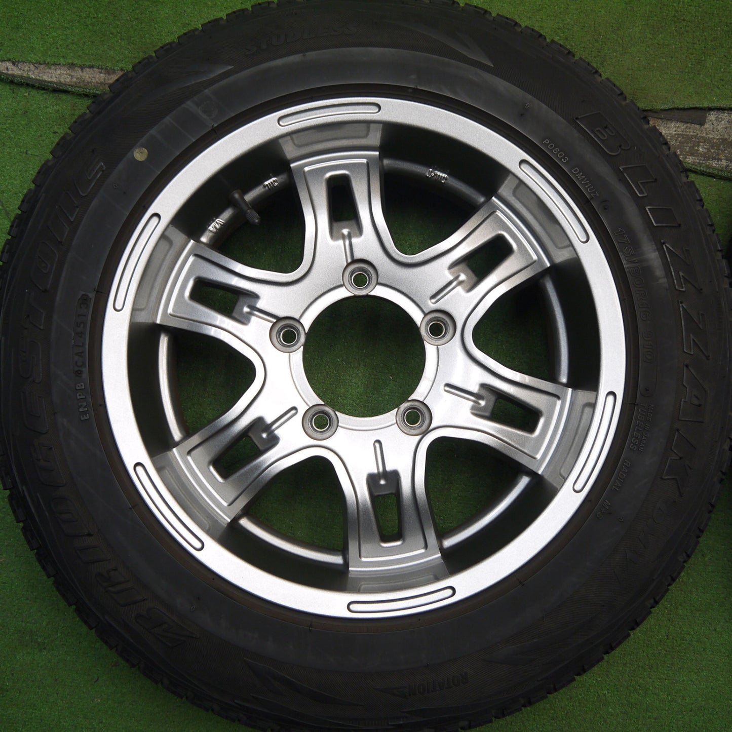 キレイ★ジムニー 等 175/80R16 スタッドレス ブリヂストン ブリザック DM-V1 社外 アルミ 16インチ PCD139.7/5H★5061005Hス