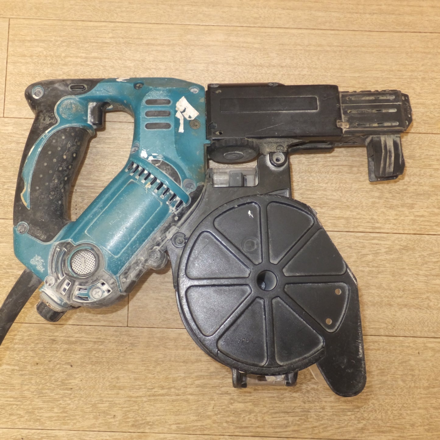 [送料無料] 現状品★マキタ makita オートパックスクリュードライバ 6841R　6000回転　連結ビス コイルタイプ 長さ 25～41mm(2)★